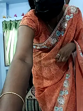 Snapshot of Tinarosy13 chatting on February 23, 8:04 am Tinarosy13 online show from February 23, 8:04 am