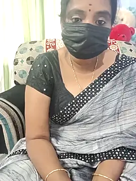 Snapshot of Tinarosy13 chatting on February 17, 6:11 am Tinarosy13 online show from February 17, 6:11 am