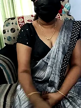 Snapshot of Tinarosy13 chatting on March 2, 6:36 am Tinarosy13 online show from March 2, 6:36 am