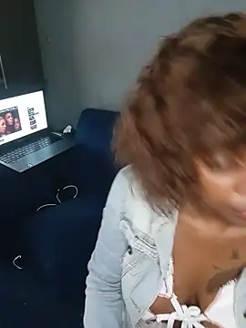 Snapshot of CocoButterxox chatting on May 26, 3:10 pm CocoButterxox online show from May 26, 3:10 pm