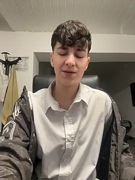 ravenryx online show from February 12, 3:45 pm