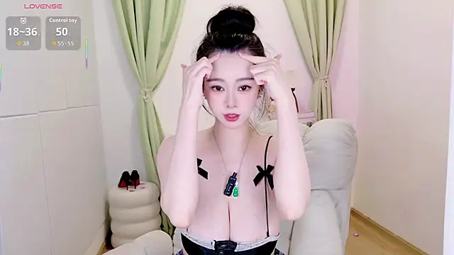 Snapshot of Owo-nO chatting on June 16, 3:45 pm Owo-nO online show from June 16, 3:45 pm