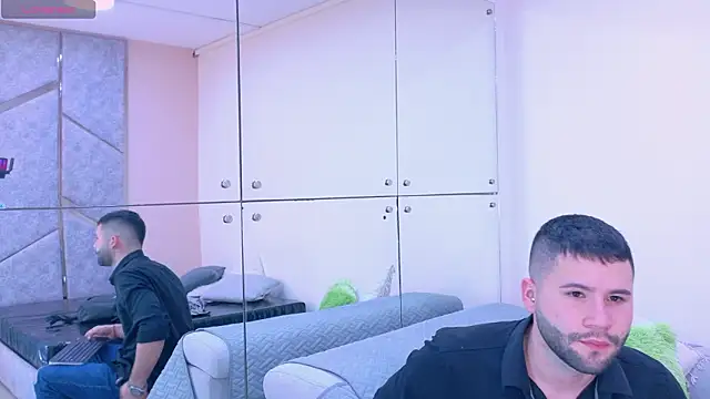 Snapshot of AndyKnoxx chatting on February 6, 4:30 am AndyKnoxx online show from February 6, 4:30 am