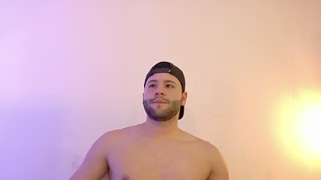 Snapshot of AndyKnoxx chatting on February 24, 7:48 pm AndyKnoxx online show from February 24, 7:48 pm