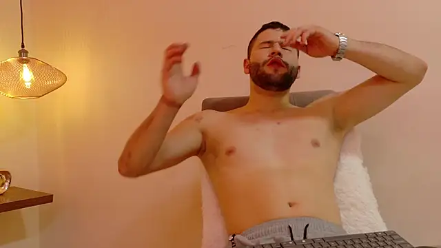 Snapshot of AndyKnoxx chatting on February 12, 8:30 pm AndyKnoxx online show from February 12, 8:30 pm