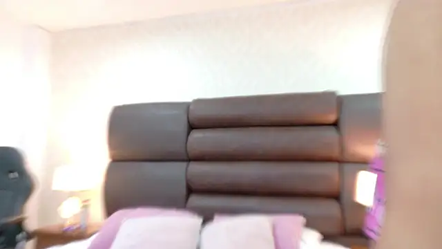 SarahOrtiz  online show from March 13, 11:15 am