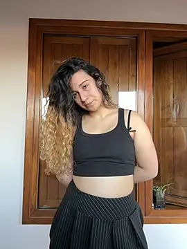 joanaguerreiru online show from June 15, 7:13 pm