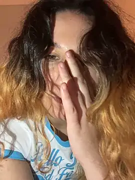 joanaguerreiru online show from February 7, 11:24 pm