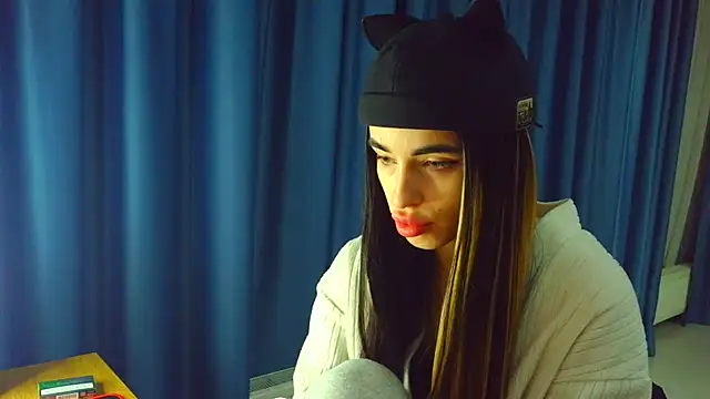 Vlada Elfie online show from March 12, 5:50 pm