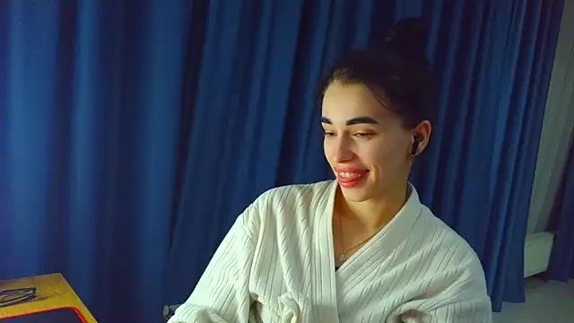 Vlada Elfie online show from March 11, 7:30 pm