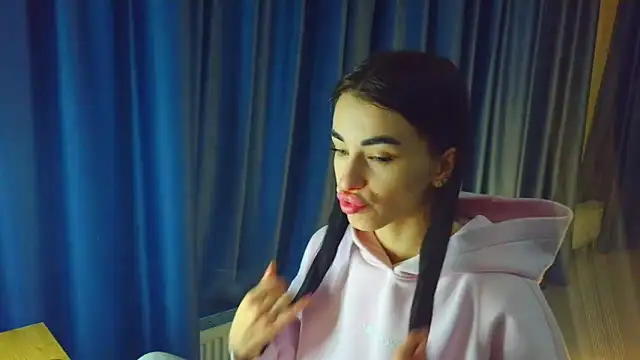 Vlada Elfie online show from February 4, 8:37 pm