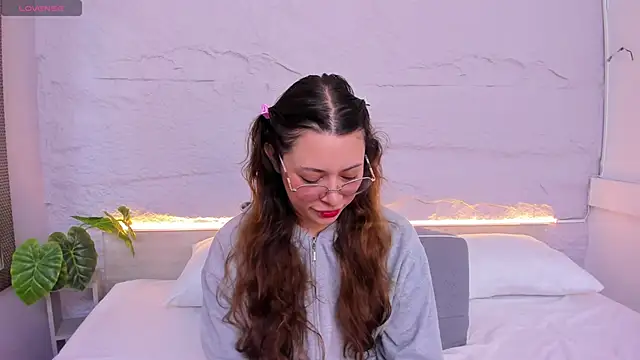 lanna 18  online show from February 26, 12:05 pm