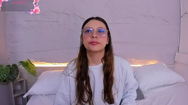 lanna 18  online show from April 13, 11:47 am