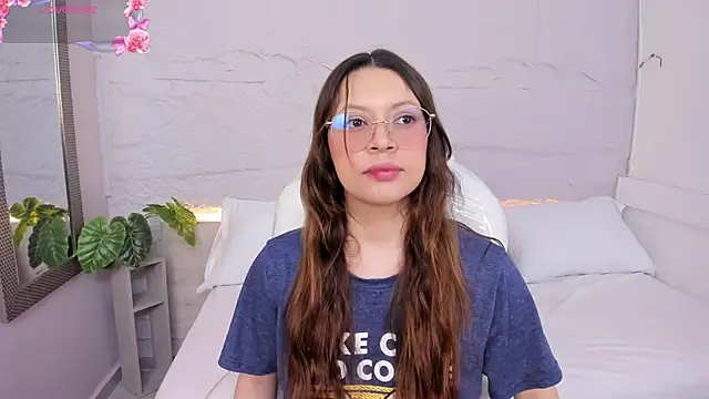 lanna 18  online show from April 17, 11:35 am