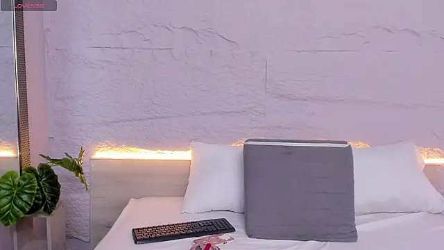 lanna 18  online show from February 10, 11:53 am