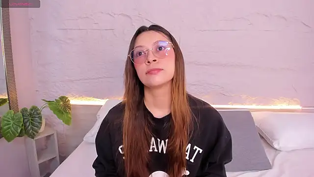 lanna 18  online show from February 21, 11:45 am