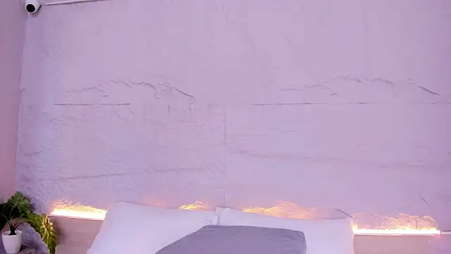 lanna 18  online show from January 8, 12:00 pm