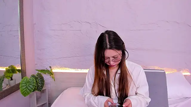 lanna 18  online show from February 18, 11:50 am