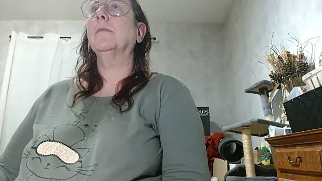 xmyriamx online show from January 10, 9:10 pm