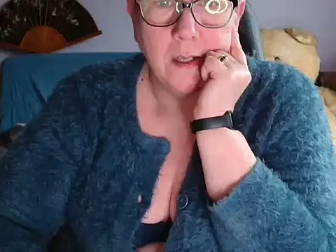 xmyriamx online show from February 22, 9:33 am