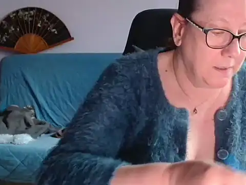 xmyriamx online show from March 14, 10:43 am