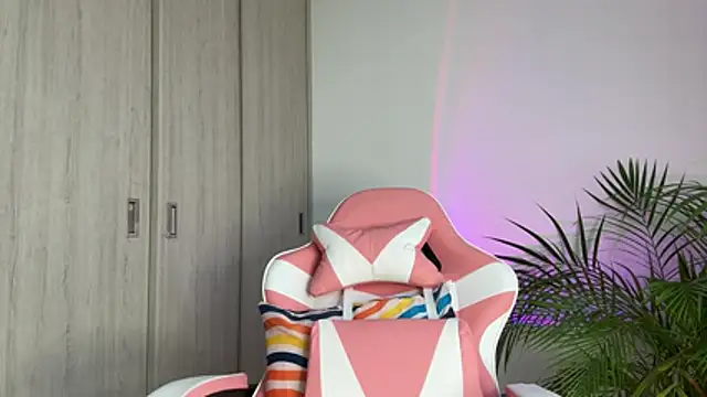 alesziarose  online show from May 29, 10:05 pm