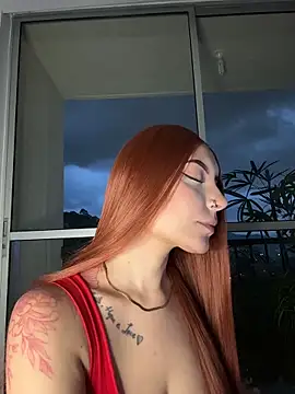 alesziarose  online show from February 20, 11:28 pm