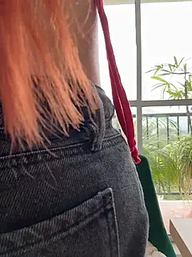 alesziarose  online show from February 22, 10:33 pm