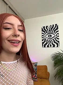Snapshot of alesziarose_ chatting on June 18, 9:42 pm alesziarose online show from June 18, 9:42 pm