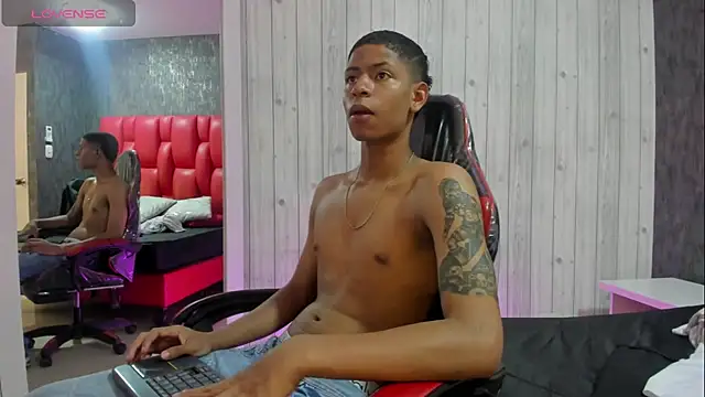 Snapshot of _erick_j chatting on March 3, 8:05 pm erick j online show from March 3, 8:05 pm