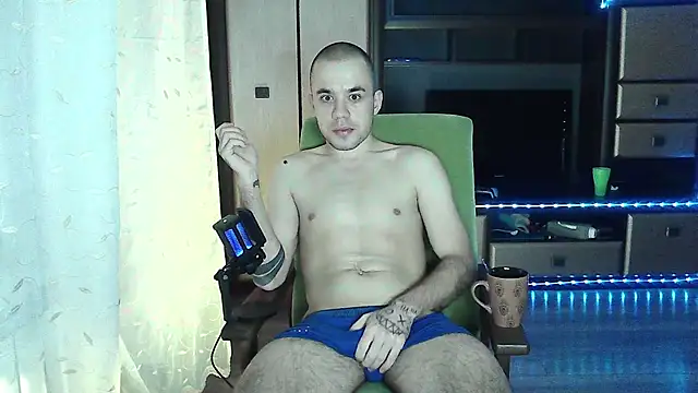 Snapshot of TvoY_bOy1 chatting on February 24, 10:21 pm TvoY bOy1 online show from February 24, 10:21 pm