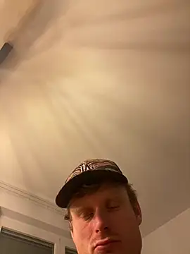 Fitlover1994 online show from February 4, 5:41 pm