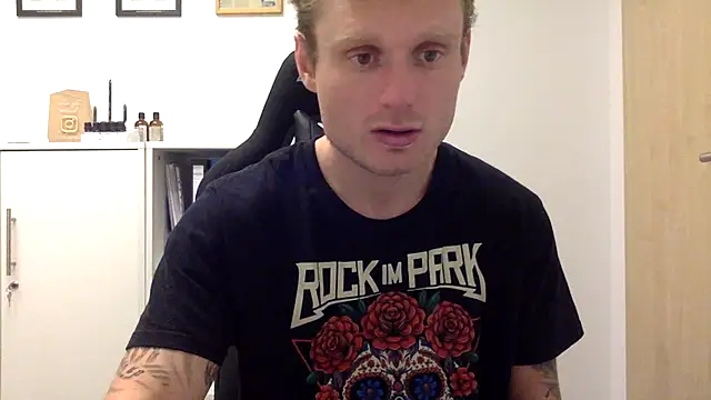 Fitlover1994 online show from January 8, 2:56 pm