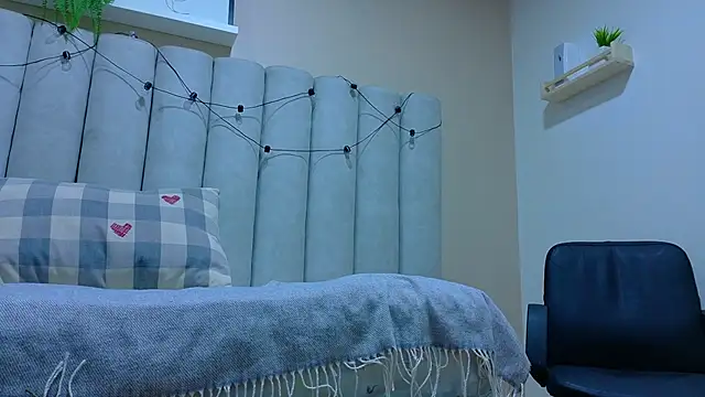 AmberStonne   online show from March 13, 3:00 am