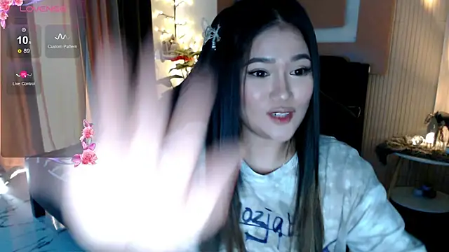 Snapshot of simplykhate chatting on February 6, 1:34 am simplykhate online show from February 6, 1:34 am