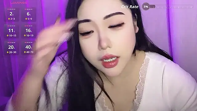 Snapshot of Missqiu-w chatting on February 9, 8:12 am Missqiu-w online show from February 9, 8:12 am