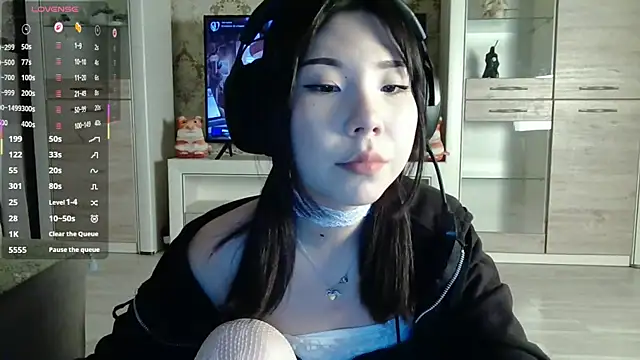 AprilOnilll online show from February 21, 1:46 pm