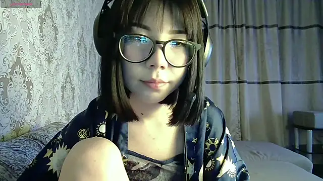 AprilOnilll online show from March 25, 5:12 pm