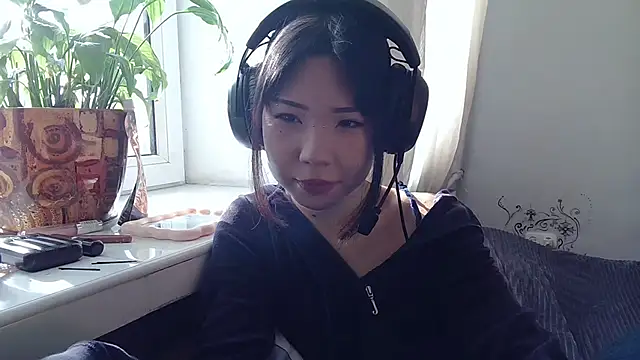 Snapshot of AprilOnilll chatting on January 6, 7:34 am AprilOnilll online show from January 6, 7:34 am