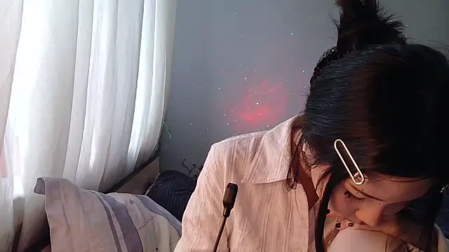 Snapshot of AprilOnilll chatting on January 7, 7:35 am AprilOnilll online show from January 7, 7:35 am