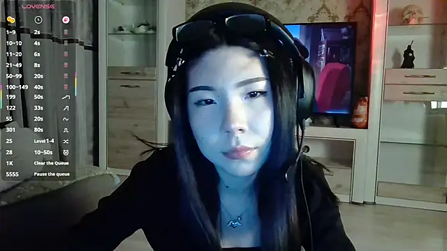 AprilOnilll online show from February 22, 1:35 pm