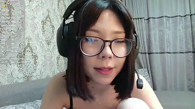 AprilOnilll online show from April 1, 6:05 pm