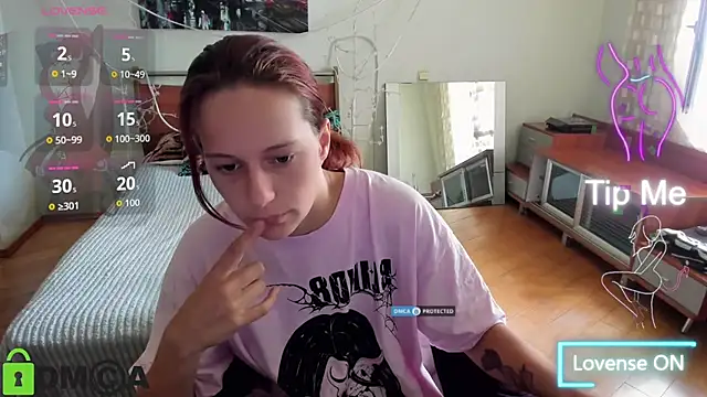 Snapshot of Lily_Viola chatting on July 14, 7:35 am Lily Viola online show from July 14, 7:35 am