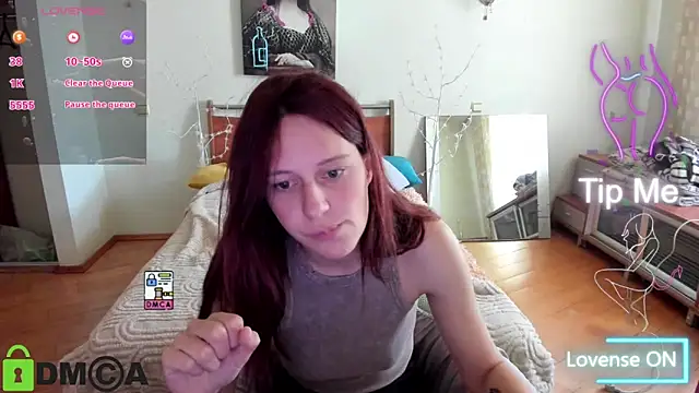 Lily Viola online show from May 5, 8:28 am