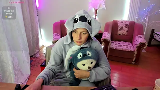 Lily Viola online show from April 9, 4:02 pm