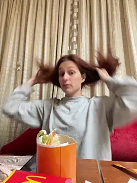 Lily Viola online show from June 1, 6:35 am