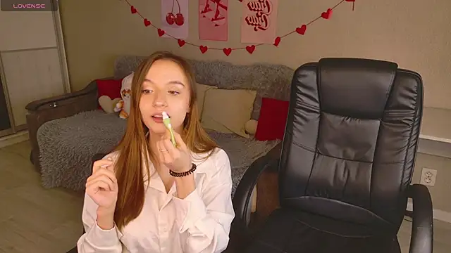 Candyy Molly online show from January 14, 11:30 pm