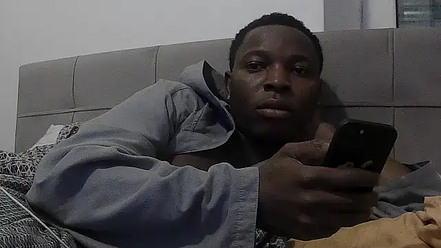 Snapshot of Bigchocco chatting on February 21, 12:01 am Bigchocco online show from February 21, 12:01 am