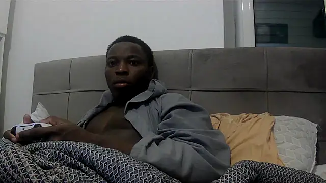 Snapshot of Bigchocco chatting on February 19, 12:18 am Bigchocco online show from February 19, 12:18 am