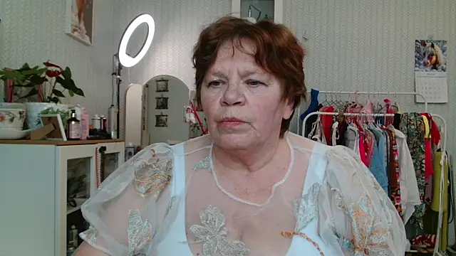 Snapshot of Kleo_doll_ chatting on February 21, 12:29 pm Kleo doll online show from February 21, 12:29 pm